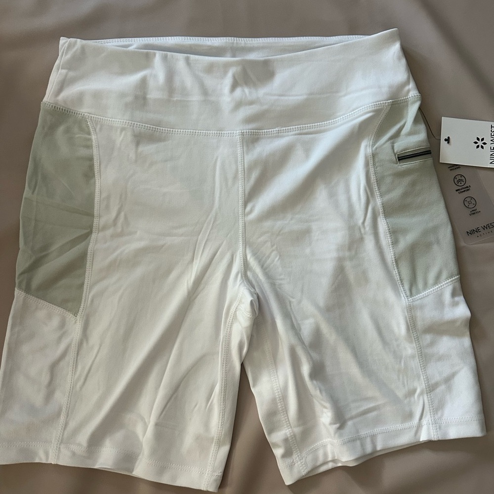 Nine West Active White Bike Shorts Size Medium
